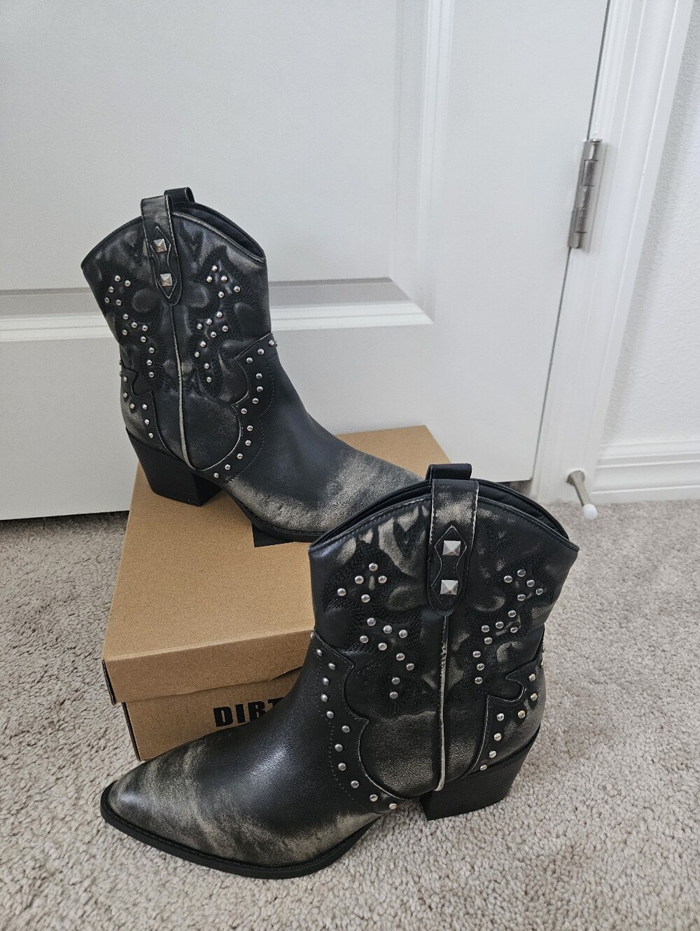 New In Box Dirty Laundry Nowhere Burnished Black Cowboy Boots Womens US 11